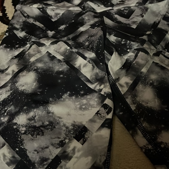 Spacey 3/4 long Leggings - Picture 2 of 4